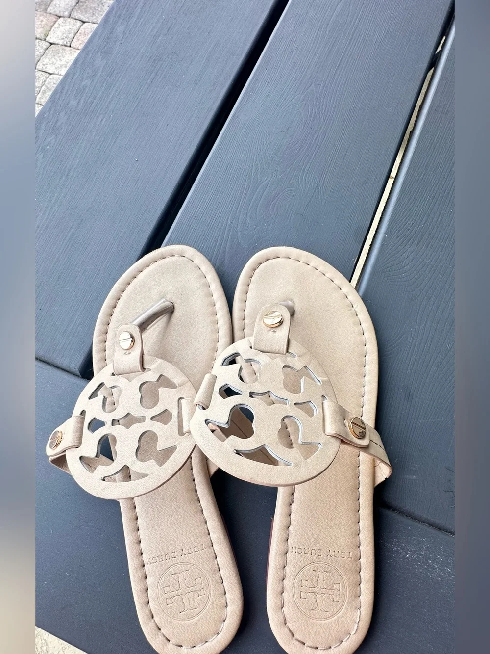 Tory Burch Cream Logo Cutout Leather Thong Sandals Sz 5.5
